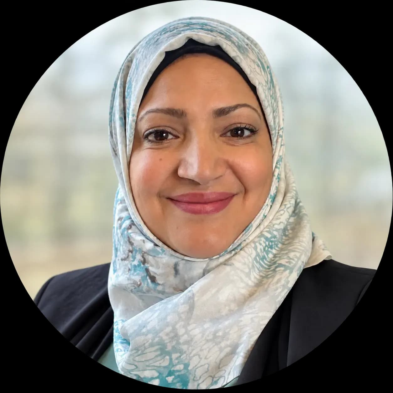 A picture of Douha Aiti who started an online hub for language learning with Aida AI Website Builder from one.com.